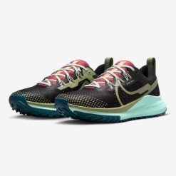 Buty Damskie Sportowe Nike W React Pegasus Trail 4. Czarne obuwie sportowe damskie Nike, bez wzorów, bez zapięcia, do biegania. Za 506.00 zł.