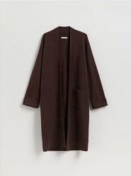 Kardigan z kieszeniami - brązowy. Brązowe kardigany damskie Reserved, l, bez wzorów, z dzianiny, bez kołnierzyka. Za 159.99 zł.