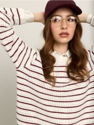 Sweter w paski z ażurowym splotem - kremowy. Białe swetry nierozpinane damskie Sinsay, l, w ażurowe wzory, ze splotem, bez kołnierzyka, bez ramiączek. Za 49.99 zł.