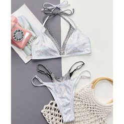 Bikini z regulowanymi ramiączkami błyszczące na plażę Dionysia. Szare bikini Intica, bez wzorów, z materiału. Za 139.00 zł.
