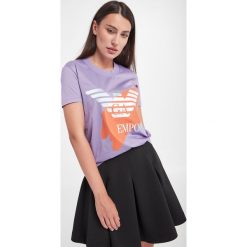 T-shirt EMPORIO ARMANI. T-shirty damskie Emporio Armani, xs, bez wzorów, bez kołnierzyka, bez ramiączek. W wyprzedaży za 465.57 zł.