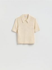 Sweter z krótkim rękawem - kremowy. Białe swetry nierozpinane damskie Reserved, l, bez wzorów, z dzianiny, bez kołnierzyka, bez ramiączek. Za 99.99 zł.