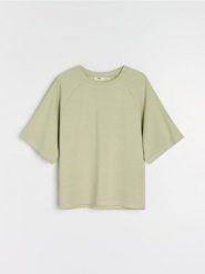 Bluza z domieszką wiskozy - zielony. Zielone bluzy damskie Sinsay, l, bez wzorów, z dzianiny, bez ramiączek, bez kaptura. Za 39.99 zł.