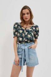 Koszula z kwiatowym printem. Koszule damskie MOODO, l, bez wzorów, z wiskozy, bez kołnierzyka, bez ramiączek. W wyprzedaży za 29.99 zł.