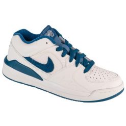 Buty sportowe Sneakersy damskie, Jordan Stadium 90 Wm. Białe obuwie sportowe damskie Jordan, bez wzorów, z gumy, bez zapięcia, trekkingowe. Za 499.99 zł.