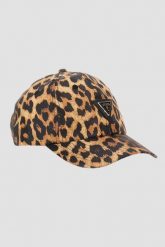 GUESS Leopardowa damska czapka z daszkiem. Brązowe czapki damskie Guess, z aplikacjami. W wyprzedaży za 160.99 zł.