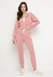 Różowy Bawełniany Komplet Dresowy Bluza z Kapturem i Spodnie ze Sznurkiem Hariven. Czerwone bluzy damskie Born2be, l, bez wzorów, z bawełny, eleganckie, bez ramiączek, z kapturem. Za 139.99 zł.