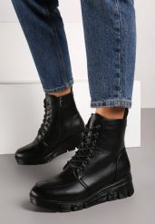 Czarne Botki na Tłoczonym Koturnie ze Sznurowaniem Inaclara. Czarne botki damskie Born2be, bez wzorów, z jeansu, eleganckie, bez obcasa, na koturnie, bez zapięcia. Za 179.99 zł.