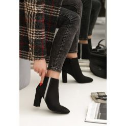 Czarne Botki Aislinn. Czarne botki damskie Renee, bez wzorów, z okrągłym noskiem, bez obcasa, na obcasie, bez zapięcia. Za 109.99 zł.