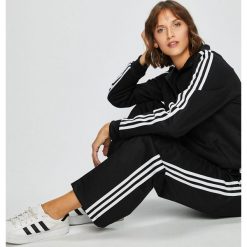 Adidas Originals - Bluza. Czarne bluzy damskie adidas Originals, z aplikacjami, z bawełny, bez ramiączek, bez kaptura. W wyprzedaży za 199.90 zł.