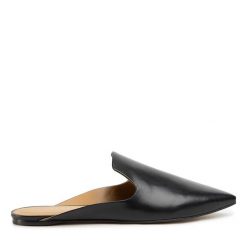 Klapki Eva Longoria. Czarne klapki damskie Eva Longoria, bez wzorów, bez obcasa, bez zapięcia. Za 399.99 zł.