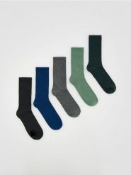 5 pack długich skarpet - zielony. Zielone skarpety męskie Reserved, bez wzorów. Za 59.99 zł.