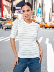 Sweter z krótkim rękawem - zielony. Zielone swetry nierozpinane damskie Sinsay, l, bez wzorów, bez kołnierzyka, bez ramiączek. W wyprzedaży za 13.99 zł.