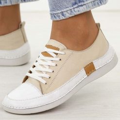 Beżowe skórzane półbuty damskie T.Sokolski 8260. Brązowe półbuty damskie Sokolski, na jesień, bez wzorów, z jeansu, eleganckie, z okrągłym noskiem, bez obcasa, na płaskiej podeszwie, bez zapięcia. Za 299.00 zł.