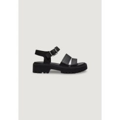 Buty sportowe Kobieta TIMBERLAND STST BACKSTRAP SANDAL. Czarne obuwie sportowe damskie Timberland, bez wzorów, ze skóry, bez zapięcia. W wyprzedaży za 486.85 zł.