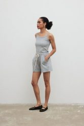 Top z delikatnej prążkowanej dzianiny w kolorze GREY MELANGE - RIVA-L. Szare topy damskie Marsala, l, bez wzorów, z bawełny, bez kołnierzyka, bez ramiączek. Za 119.90 zł.