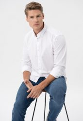 Koszula z długim rękawem K-UPLO. Białe koszule męskie Volcano, m, bez wzorów, z bawełny, klasyczne, bez kołnierzyka, bez ramiączek. Za 149.99 zł.