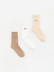 Skarpetki z haftem 3 pack - brązowy. Brązowe skarpetki damskie Reserved, bez wzorów. Za 39.99 zł.
