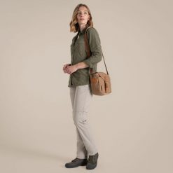 Damska koszula z długim rękawem Craghoppers NosiLife Adventure III. Zielone koszule damskie Craghoppers, bez wzorów, casualowe, bez kołnierzyka, bez ramiączek. Za 359.99 zł.