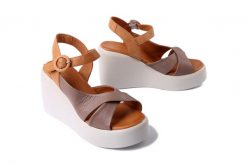 ARTIKER RELAKS 56C0271 szary, sandały damskie. Brązowe sandały damskie Artiker Relaks, bez wzorów, bez obcasa, na koturnie, bez zapięcia. Za 199.92 zł.