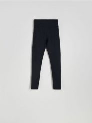Legginsy z wysokim stanem - czarny. Czarne legginsy damskie Reserved, bez wzorów, z dzianiny. W wyprzedaży za 49.99 zł.
