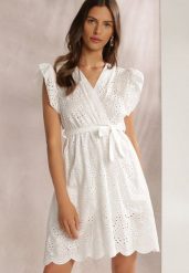 Biała Sukienka Adaelle. Białe sukienki damskie Renee, bez wzorów, z bawełny, boho, bez kołnierzyka, bez ramiączek, mini, kopertowe. Za 49.99 zł.