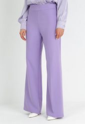 Jasnofioletowe Spodnie Szerokie High Waist Iners. Fioletowe spodnie materiałowe damskie Born2be, bez wzorów, z jeansu, eleganckie, z podwyższonym stanem. Za 79.99 zł.