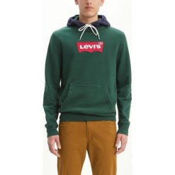 Levi's Modern Housemark Bluza Zielony. Zielone bluzy męskie Levi's®, m, bez wzorów, z bawełny, bez ramiączek, bez kaptura. Za 326.95 zł.