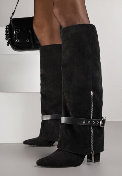 Czarne Kozaki na Obcasie Typu Kowbojki z Wywiniętą Cholewką i Paskiem z Klamrą Uninela. Czarne kozaki damskie Born2be, bez wzorów, z jeansu, bez obcasa, na obcasie, bez zapięcia. Za 179.99 zł.