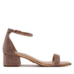 Sandały Steve Madden. Czerwone sandały damskie Steve Madden, bez wzorów, bez obcasa, na słupku, bez zapięcia. Za 399.99 zł.