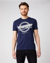 WRANGLER SS ROUND LOGO TEE MĘSKI T-SHIRT NAVY W7MPD3114 112141594. Niebieskie t-shirty męskie Wrangler, m, bez wzorów, bez kołnierzyka, bez ramiączek. Za 69.99 zł.