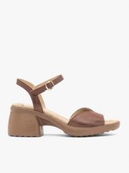 Brązowe sandały na masywnym obcasie. Brązowe sandały damskie Ryłko, bez wzorów, ze skóry, z okrągłym noskiem, bez obcasa, na obcasie, bez zapięcia. Za 349.99 zł.