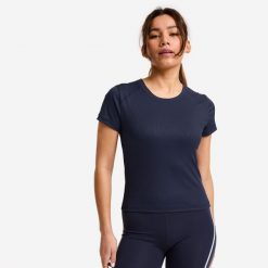 Koszulka fitness damska Domyos prążkowana. Niebieskie bluzki damskie DOMYOS, m, bez wzorów, z elastanu, sportowe, bez kołnierzyka, bez ramiączek. Za 69.99 zł.