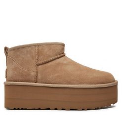 Śniegowce Ugg. Brązowe śniegowce damskie UGG, bez zapięcia. Za 819.99 zł.