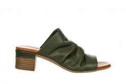Klapki Bayla-161 066 1706 281 Dark Olive 161462, Zielony, Skóra naturalna. Zielone klapki damskie Bayla, na lato, bez wzorów, z gumy, bez obcasa, na koturnie, bez zapięcia. W wyprzedaży za 199.00 zł.