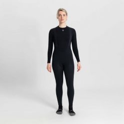 Spodnie rowerowe damskie Rogelli Essential. Czarne spodnie sportowe damskie Rogelli, bez wzorów, sportowe, rowerowe. Za 479.99 zł.