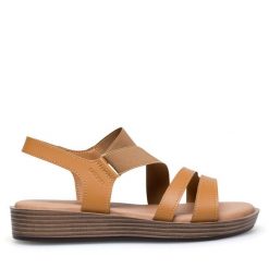 Sandały Lasocki. Brązowe sandały damskie Lasocki, bez wzorów, bez obcasa, na płaskiej podeszwie, bez zapięcia. Za 69.99 zł.