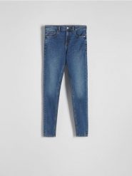 Jeansy push up slim long leg - granatowy. Niebieskie jeansy damskie Reserved, bez wzorów, z bawełny, z podwyższonym stanem. W wyprzedaży za 79.99 zł.