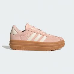 Buty VL Court Bold. Czerwone obuwie sportowe damskie Adidas, bez wzorów, bez zapięcia. Za 352.00 zł.