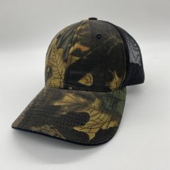 Czapka z daszkiem truckerka Camo Forest blend. Zielone czapki damskie MAGROF, bez wzorów, sportowe. W wyprzedaży za 49.99 zł.