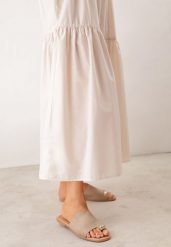 Ciemnobeżowe Klapki VICES na Płaskiej Podeszwie z Paskiem na Palec i Aplikacją Oriphite. Brązowe klapki damskie Born2be, z aplikacjami, z jeansu, eleganckie, bez obcasa, na płaskiej podeszwie, bez zapięcia. Za 69.99 zł.