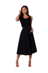 Rozkloszowana spódnica z wysokim stanem i kieszeniami czarna. Czarne spódnice damskie Bewear, s, bez wzorów, eleganckie, z podwyższonym stanem, midi, rozkloszowane. Za 319.00 zł.
