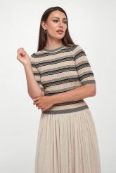 Sweter damski z krótkim rękawem Leda WEEKEND MAX MARA. Swetry nierozpinane damskie Weekend Max Mara, s, bez wzorów, bez kołnierzyka, bez ramiączek. Za 829.00 zł.