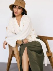 Koszula kimono z bawełnianego muślinu - złamana biel. Koszule damskie Reserved, l, bez wzorów, z bawełny, bez kołnierzyka, bez ramiączek. W wyprzedaży za 89.99 zł.