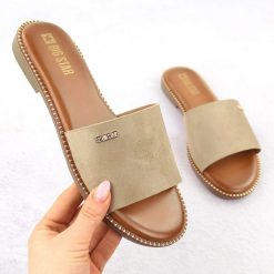 Klapki damskie zamszowe beżowe Big Star RR274619. Brązowe klapki damskie BIG STAR, bez wzorów, z materiału, retro, bez obcasa, bez zapięcia. Za 139.99 zł.