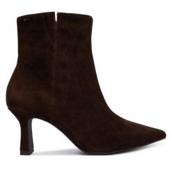 Botki Tamaris. Brązowe botki damskie Tamaris, bez wzorów, bez obcasa, na słupku, bez zapięcia. Za 484.99 zł.