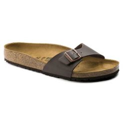 Klapki Birkenstock Madrid Bs 0040391 brązowe. Brązowe klapki damskie bez wzorów, z materiału, klasyczne, z otwartym noskiem, bez obcasa, bez zapięcia. Za 553.26 zł.