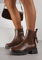 Brązowe Botki Sztyblety na Grubej Podeszwie z Ozdobą Refana. Brązowe botki damskie Born2be, z aplikacjami, z jeansu, eleganckie, bez obcasa, na płaskiej podeszwie, bez zapięcia. Za 129.99 zł.