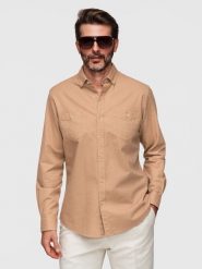 Koszula męska lniana z klasycznym kołnierzykiem i kieszeniami REGULAR FIT – jasnobrązowa V7 - Rozmiar: XXL. Brązowe koszule męskie Ombre Clothing, na lato, l, z aplikacjami, z bawełny, biznesowe, bez kołnierzyka, bez ramiączek. W wyprzedaży za 172.49 zł.