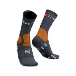 Skarpety trekkingowe Compressport Hiking Socks. Brązowe skarpetki damskie Compressport, bez wzorów. Za 68.99 zł.